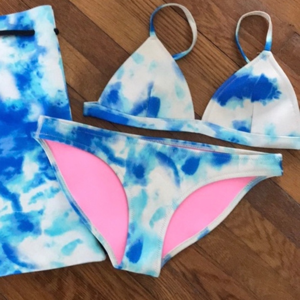 Blue and white triangl tie die bikini